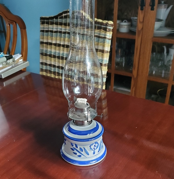 Collectable Lamplight Farms Oil Lamp - Picture 1 of 4